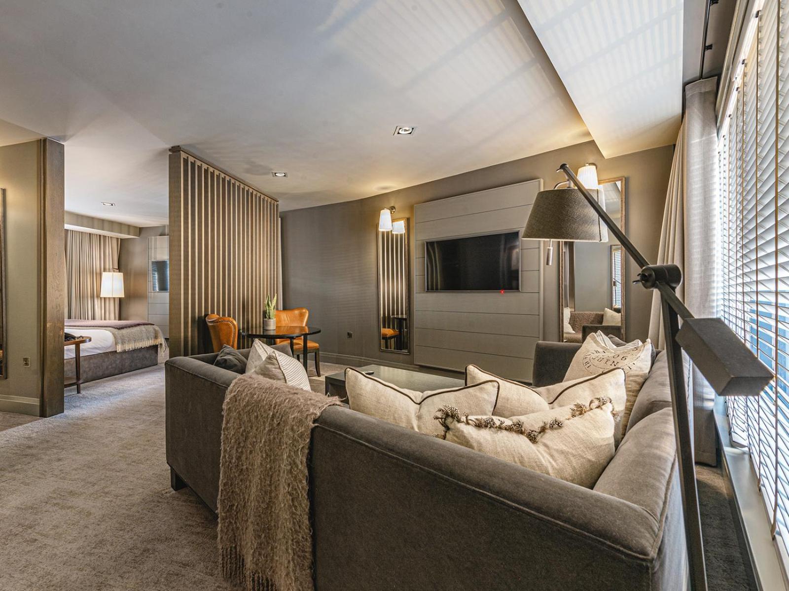 Отель Dakota Leeds 5*